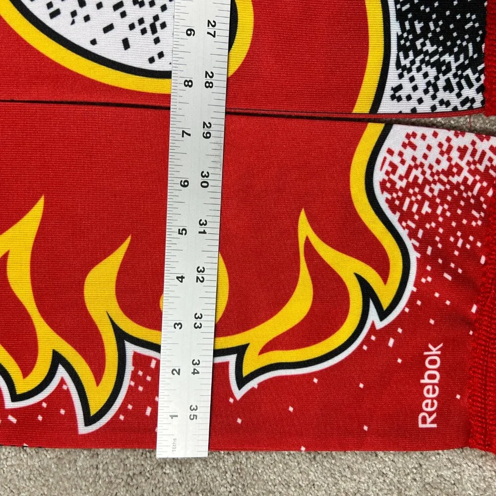 Reebok Unisex OSFA Red White Winter Fringe Calgary Flames Ice Hockey Scarf NWT‎